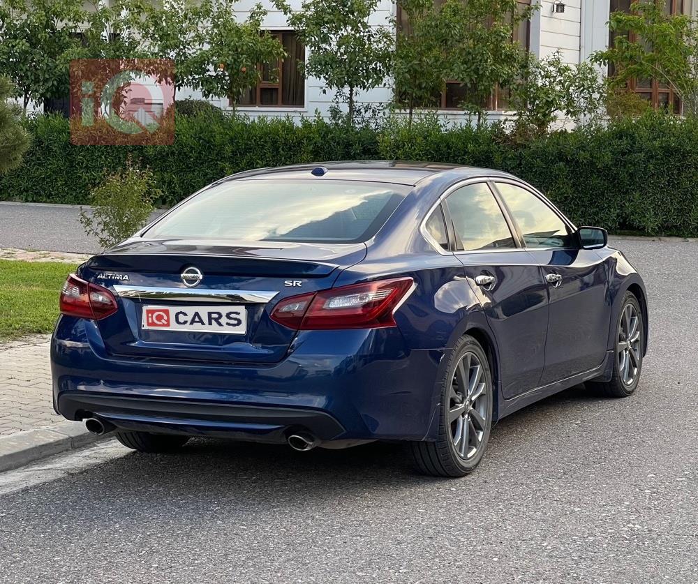 نيسان ألتيما